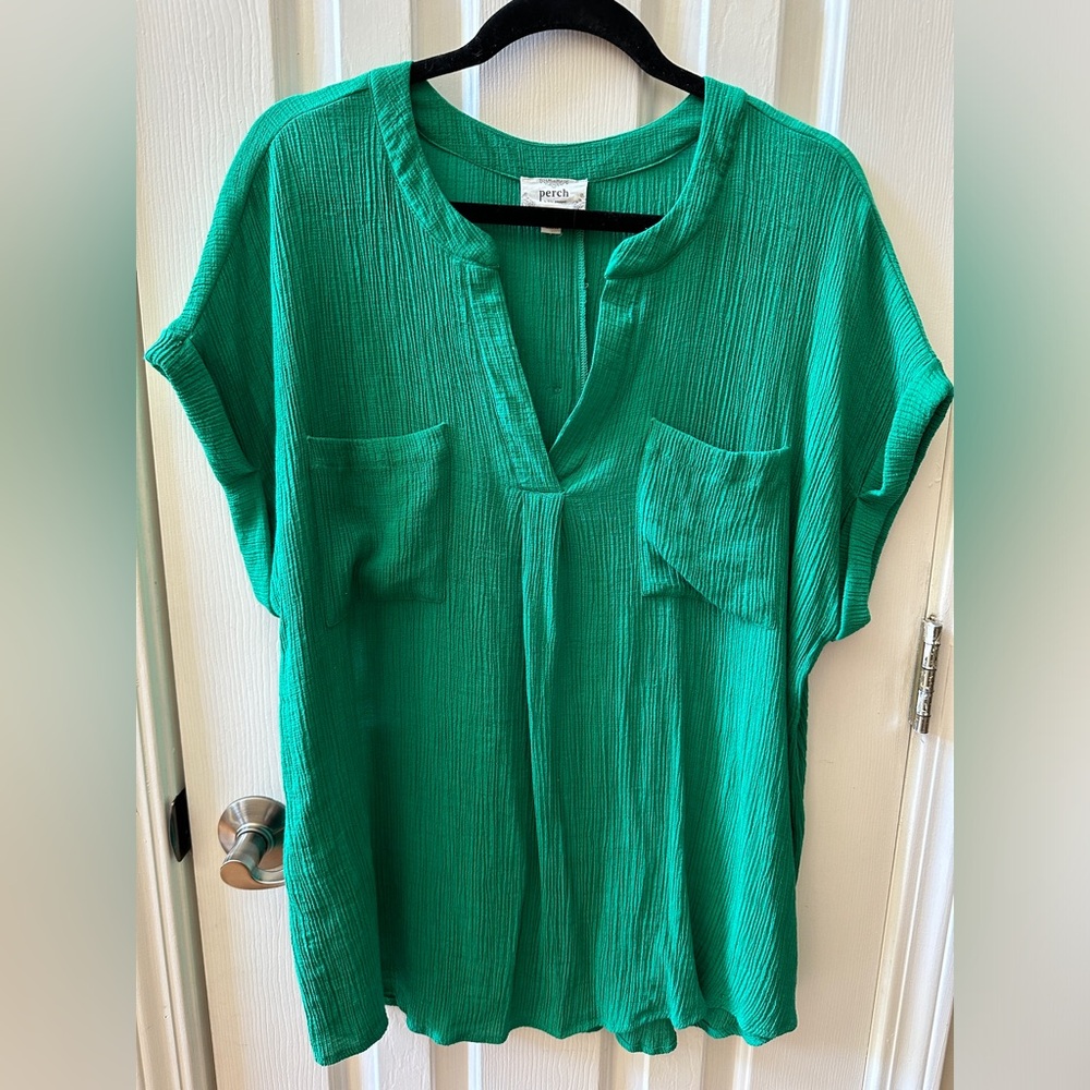SOLD. Perch Plus Size V-Neck Short Sleeve Top 2X Green Crepe Fabric